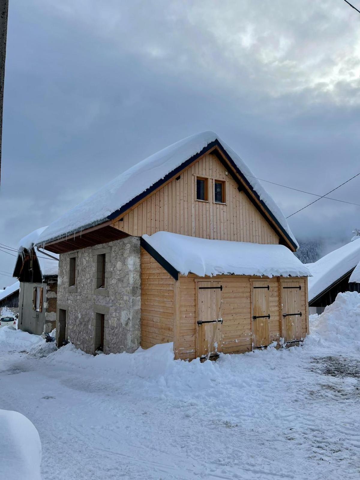 Charmante Maison Au Desert D'Entremont Les Déserts Exterior photo