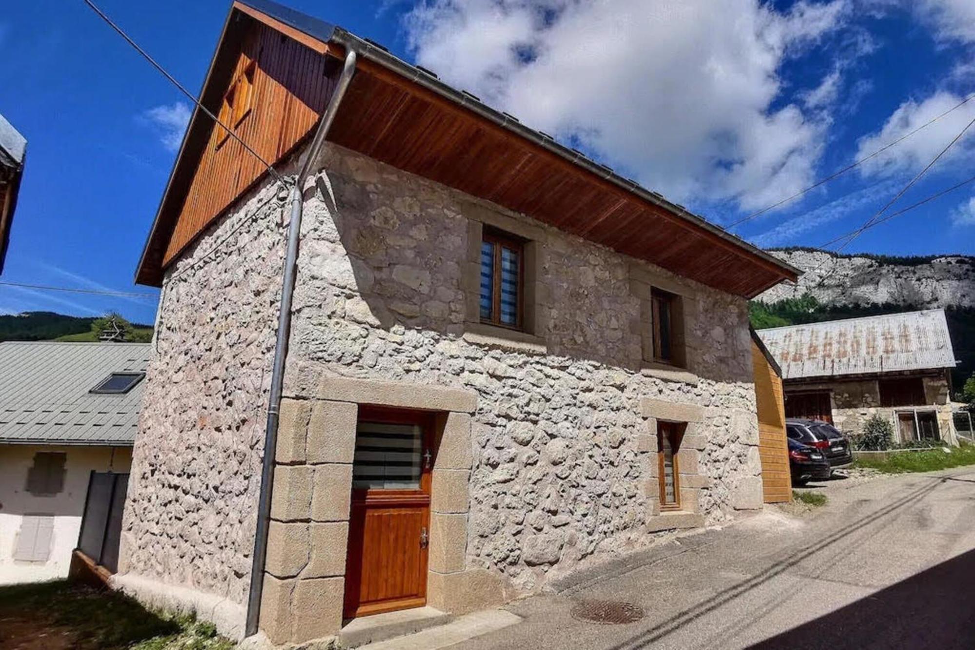 Charmante Maison Au Desert D'Entremont Les Déserts Exterior photo